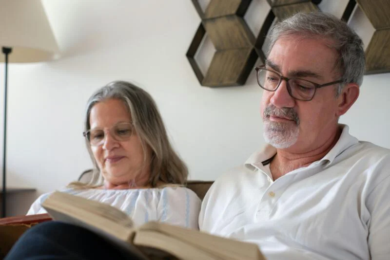 The Old Age Security (OAS) scheme is essential to Canada’s social assistance system. It offers monthly reimbursements to qualified adults aged 65 and above.